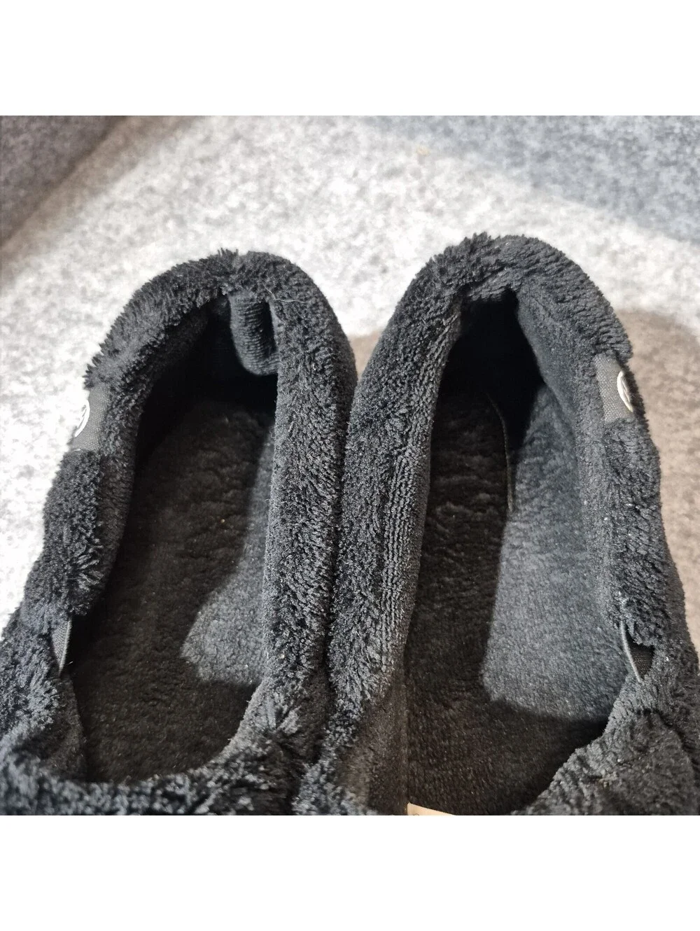 Isotoner Mens Slippers Size 9.5-10.5 Machine Washable
